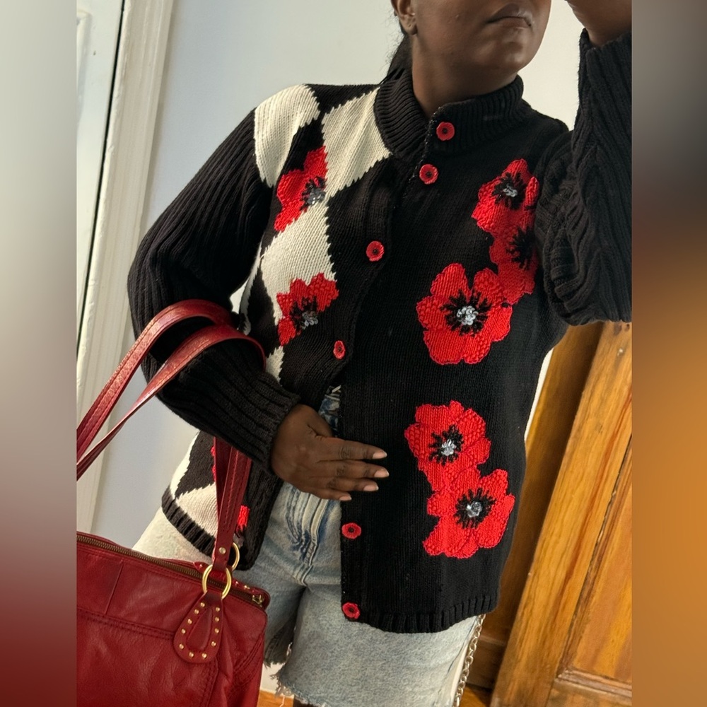 Vintage Argyle story book knits Black Red Floral cardigan with ceramic buttons - Picture 8 of 16